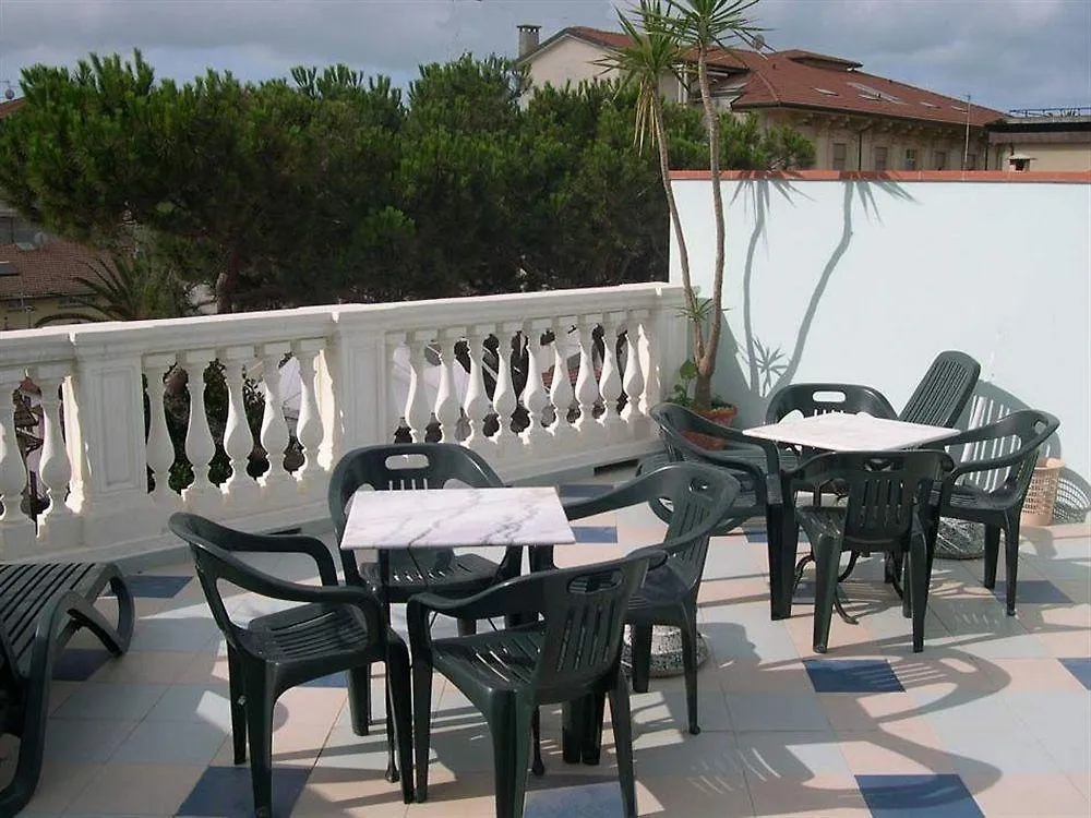 Hotel Massimo Виареджо